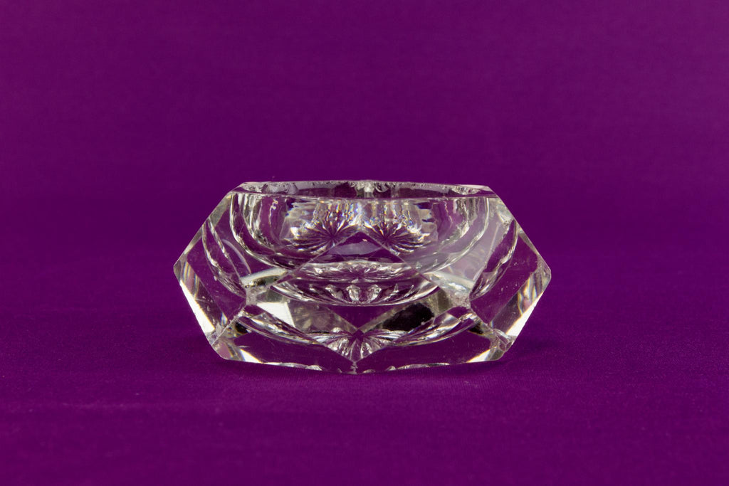 Cut glass salt cellar, English mid 19th century