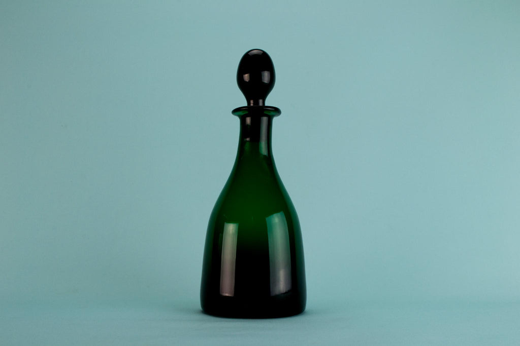Green blown glass decanter, English early 1900s