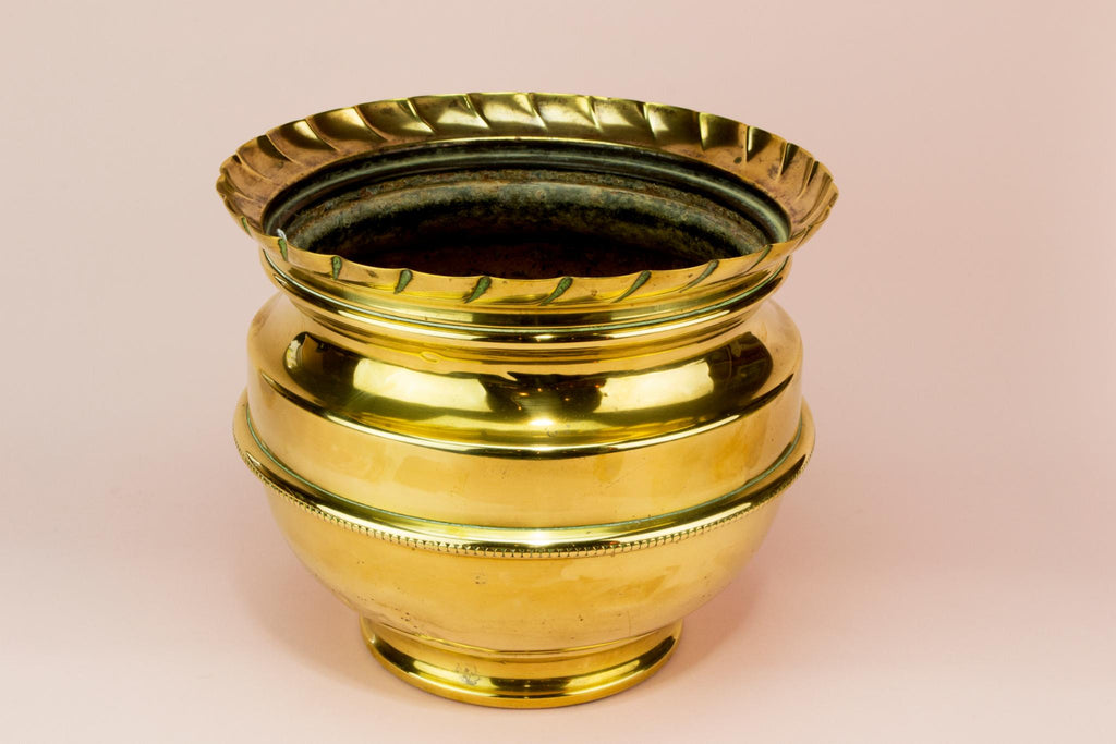 Medium brass flower pot planter, English early 1900s
