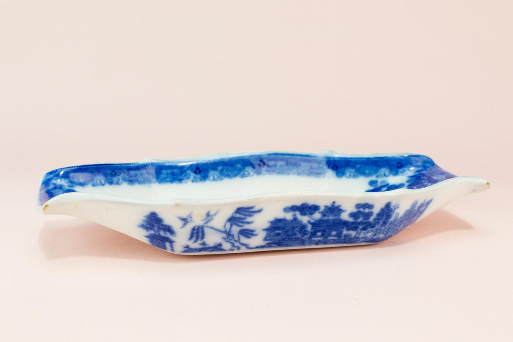 Small blue willow serving dish, English 19th century