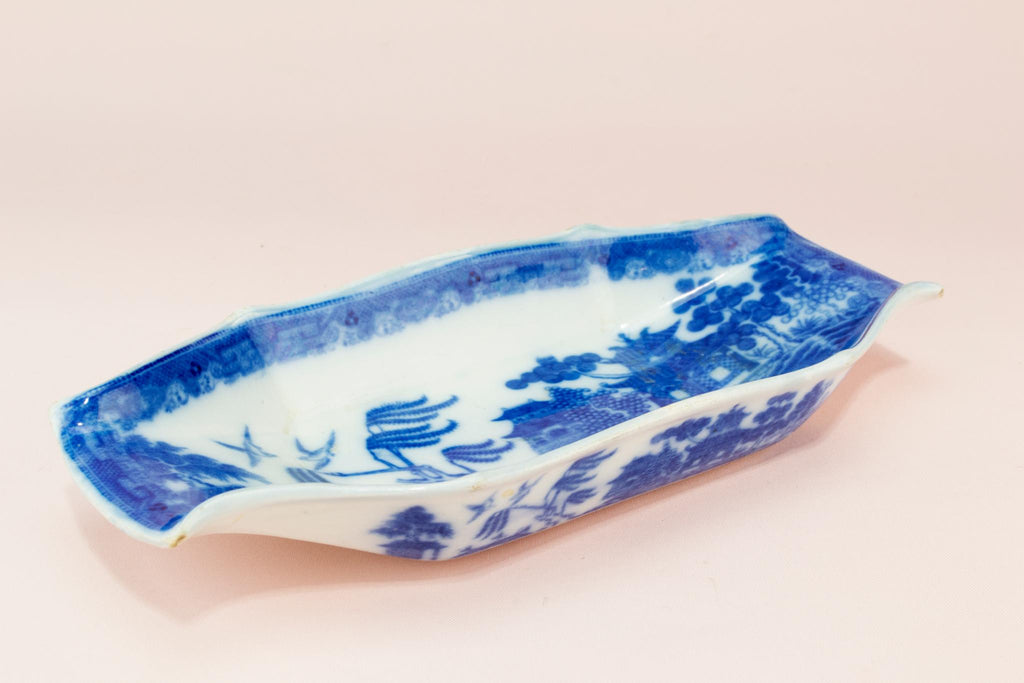 Small blue willow serving dish, English 19th century