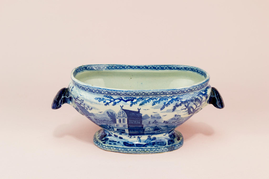 Small blue and white sauce bowl, English early 1800s