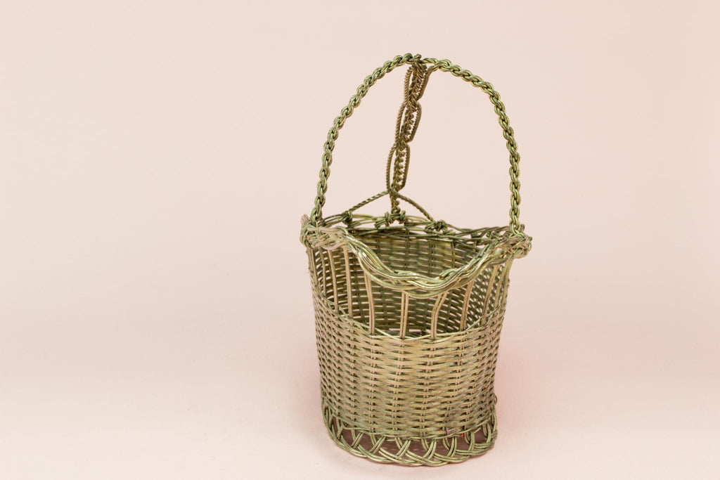 Woven wire wine bottle basket carrier
