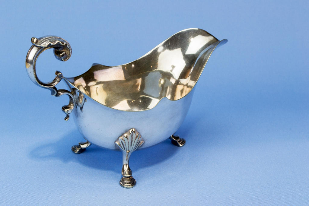 Silver plated gravy boat on feet, English early 1900s