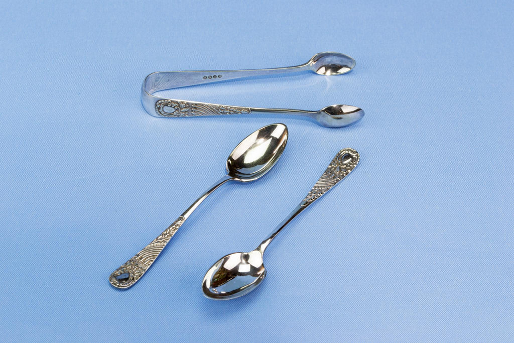 12 dessert tea spoons, English early 1900s