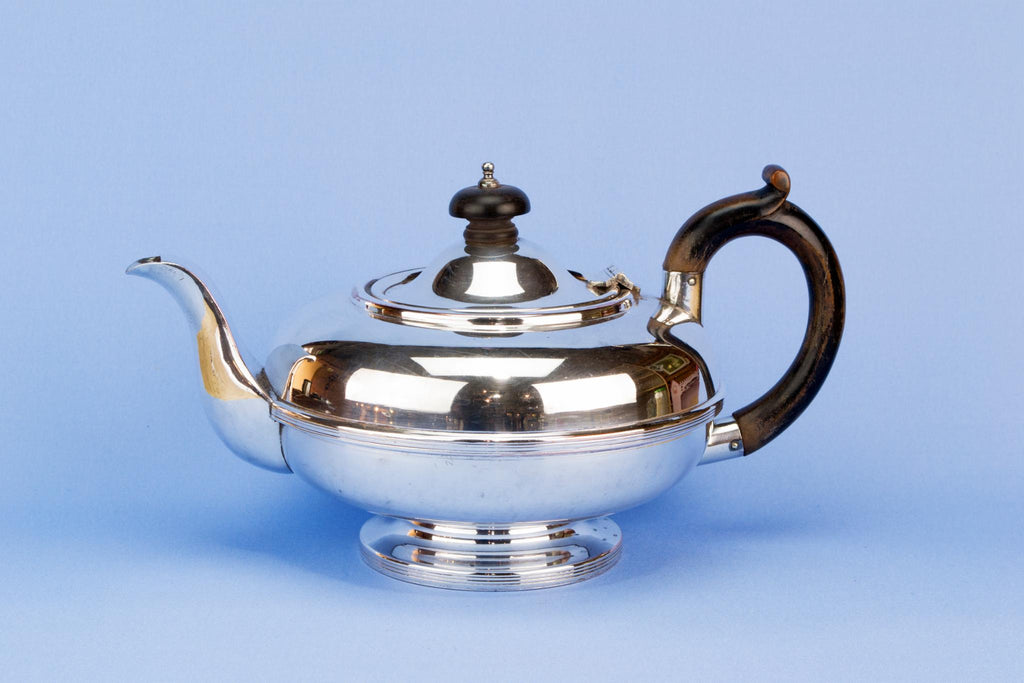 Silver plated medium teapot, English early 1900s