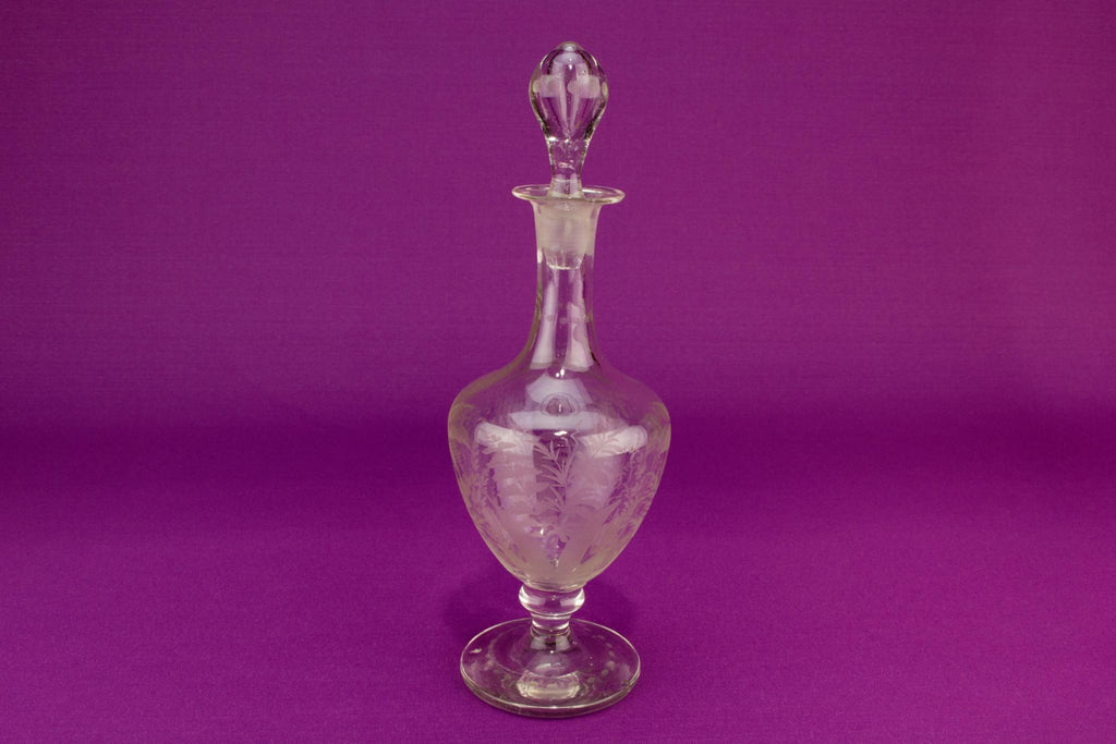 Small engraved glass decanter, English early 1900s