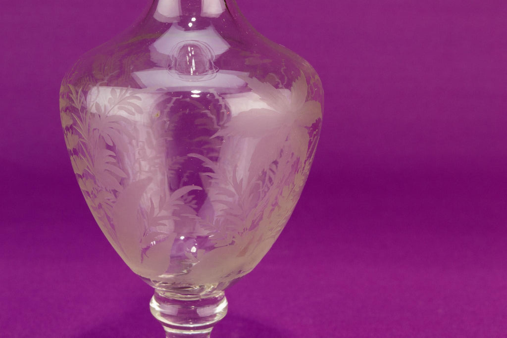 Small engraved glass decanter, English early 1900s