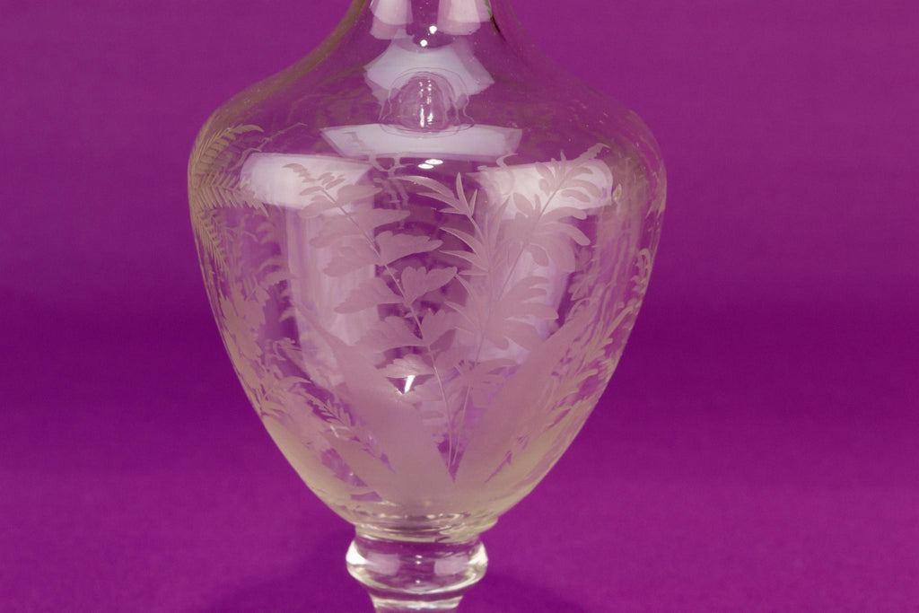 Small engraved glass decanter, English early 1900s