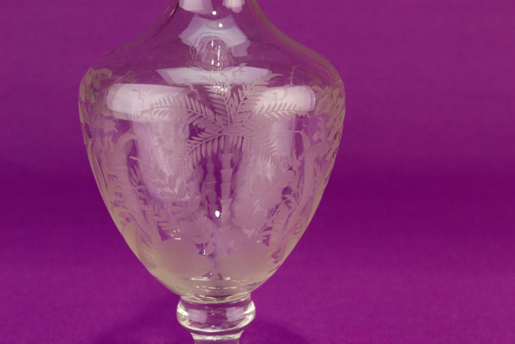 Small engraved glass decanter, English early 1900s