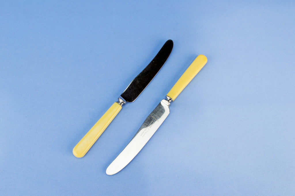 6 butter or tea knives, English 1930s