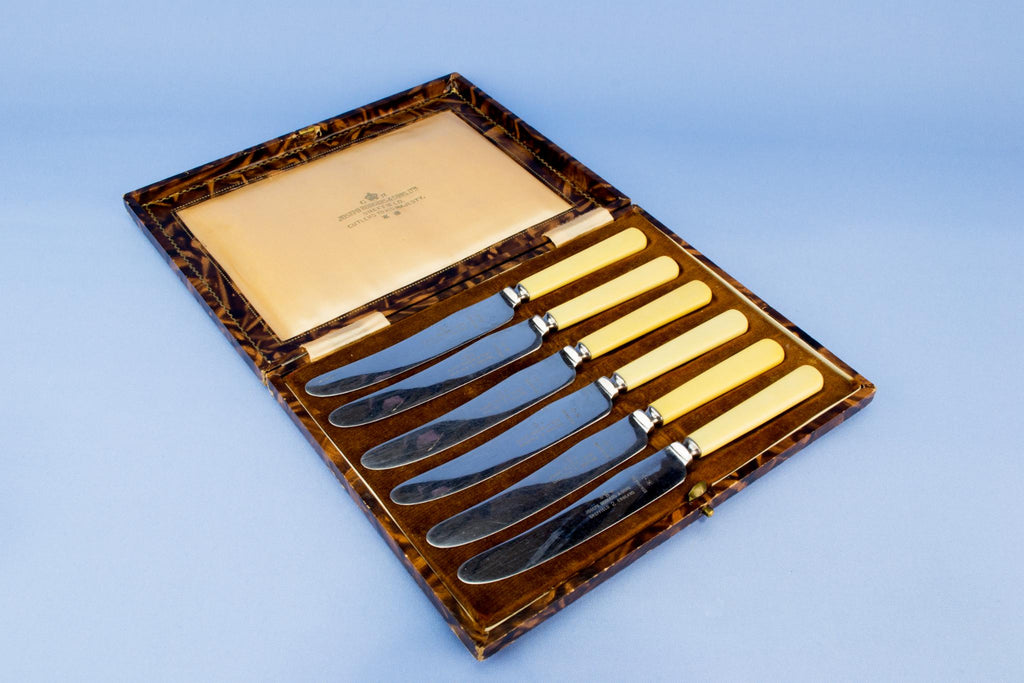 6 butter or tea knives, English 1930s