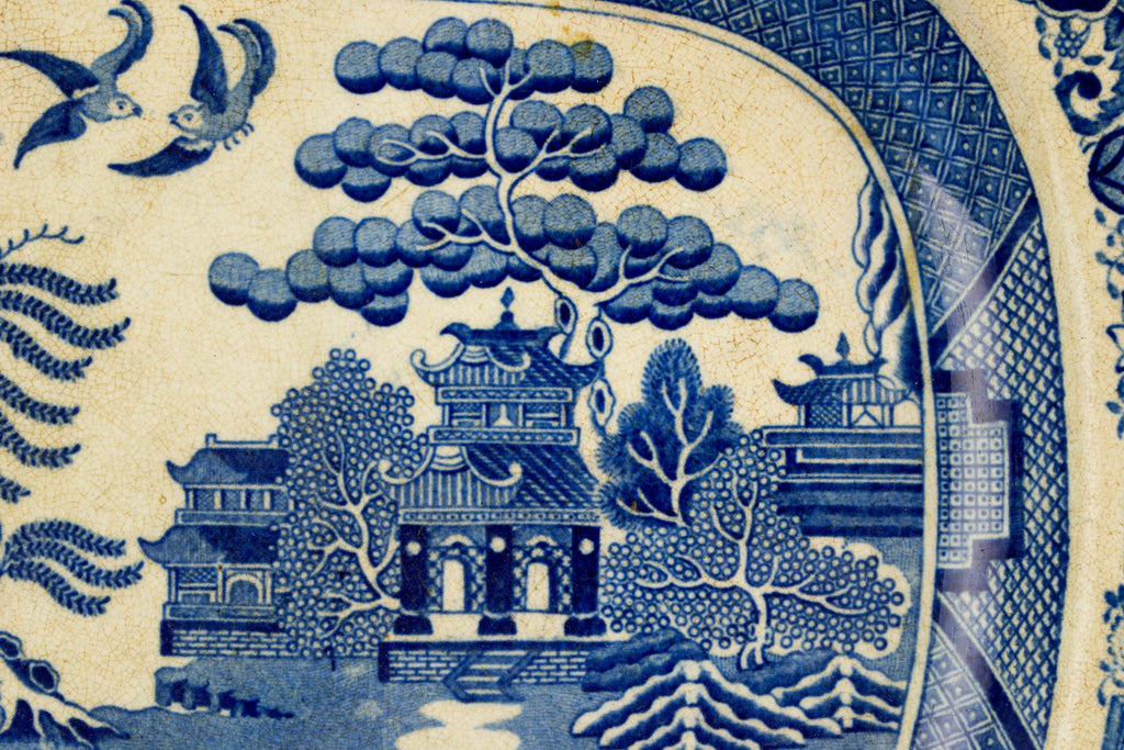 Blue and white willow pattern platter, English 19th century