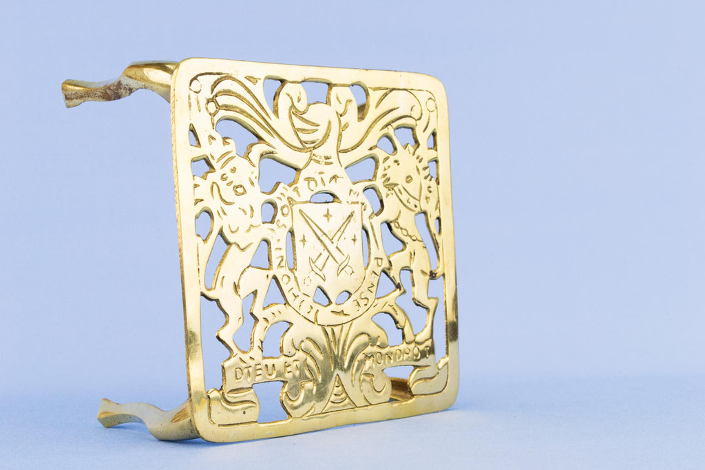 Small brass trivet stand, English mid 20th century