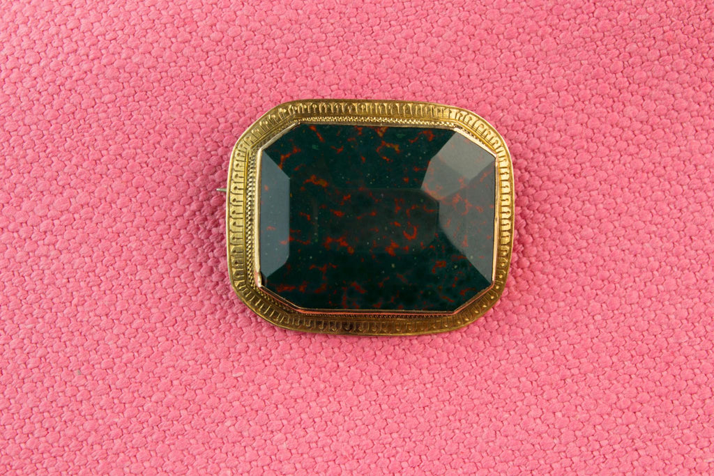 Brooch In Green and Red Agate, Scottish 19th Century