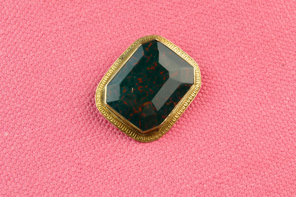 Brooch In Green and Red Agate, Scottish 19th Century