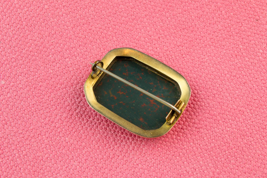 Brooch In Green and Red Agate, Scottish 19th Century