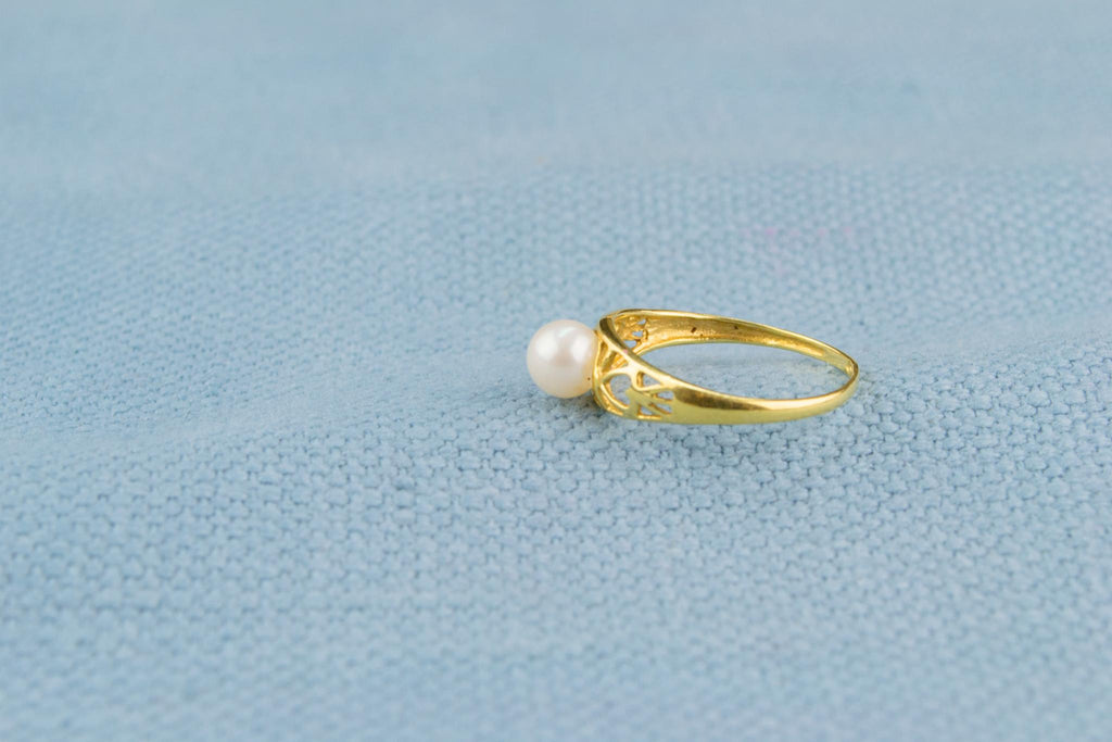 18ct Yellow Gold Pearl Ring