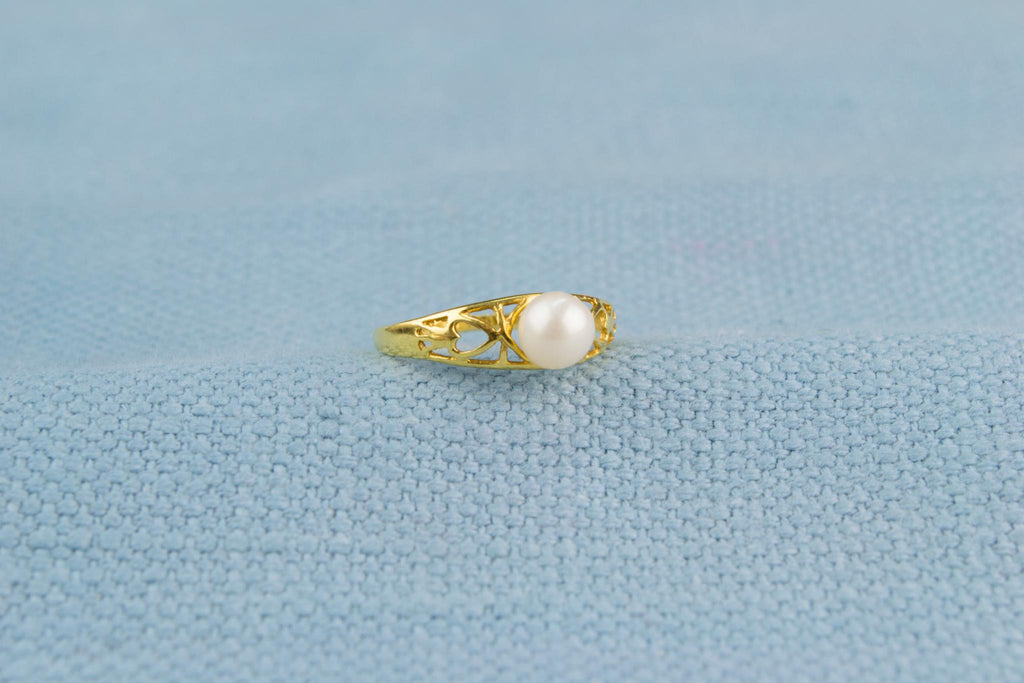 18ct Yellow Gold Pearl Ring