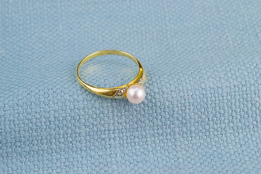 18ct Gold and Pearl Solitaire Ring