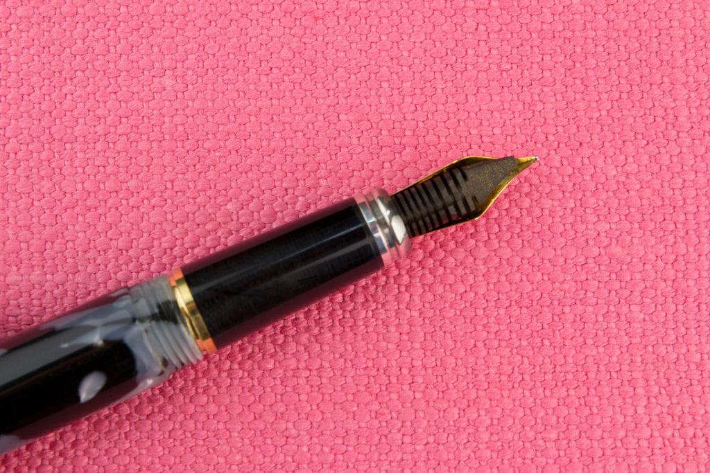 Marbled Fountain Pen 18ct Gold Nib