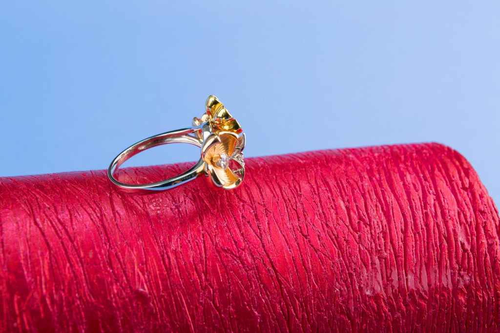 Flower Ring 18ct Gold & Diamonds