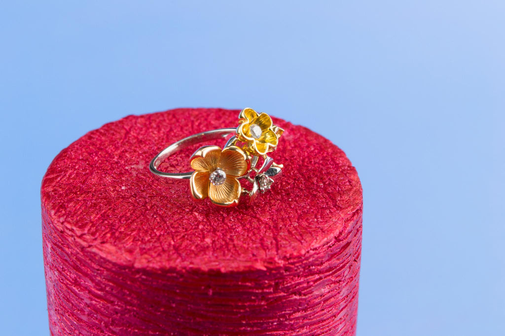 Flower Ring 18ct Gold & Diamonds