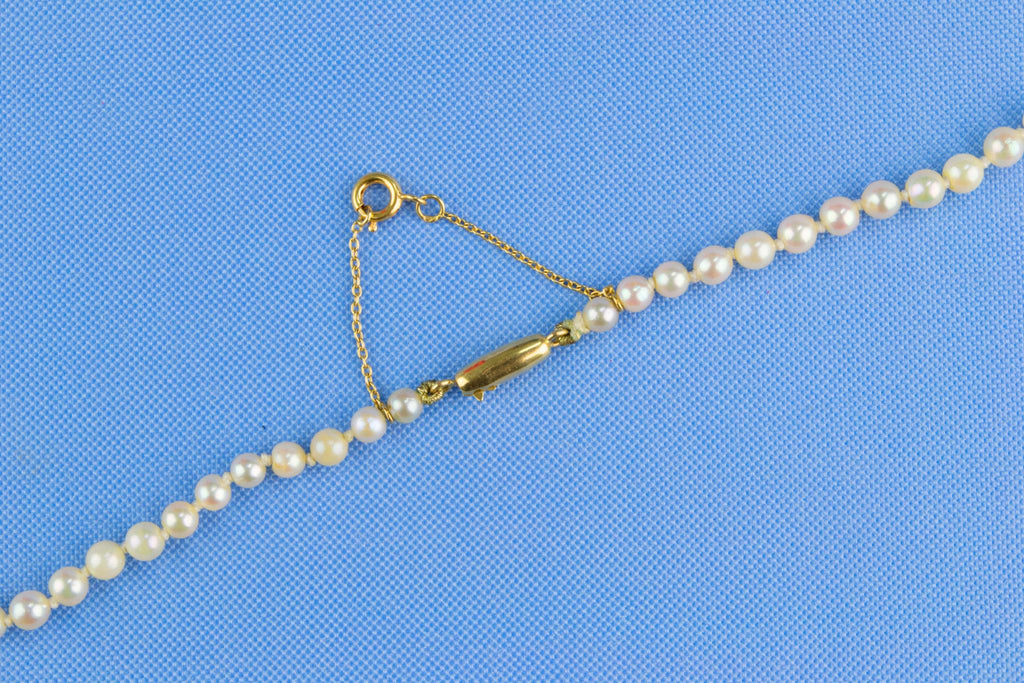 Graduated Necklace in 18ct Gold and Cultured Pearls