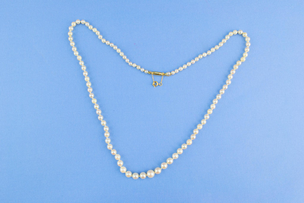 Graduated Necklace in 18ct Gold and Cultured Pearls