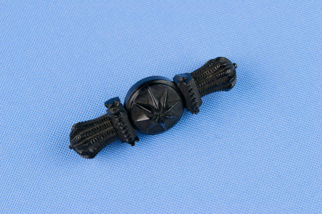 Brooch in Black Carved Jet, English Early 1900s