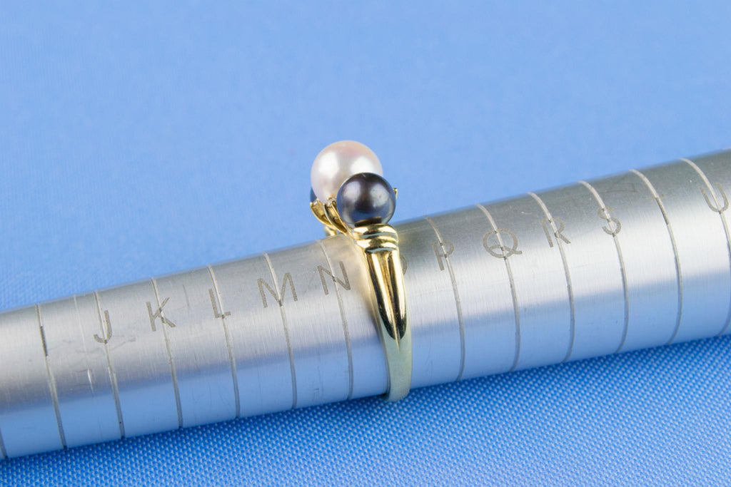 Black & White Pearl Ring in 9ct Gold