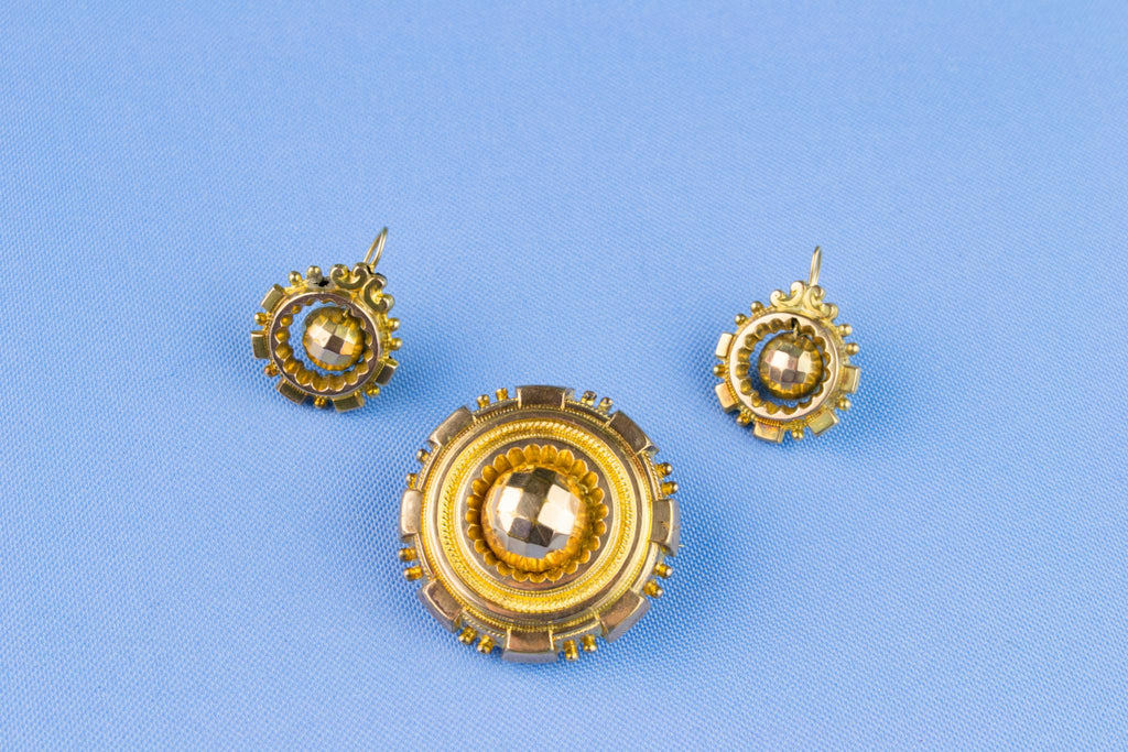 10ct Gold Earrings and Brooch, English 19th Century
