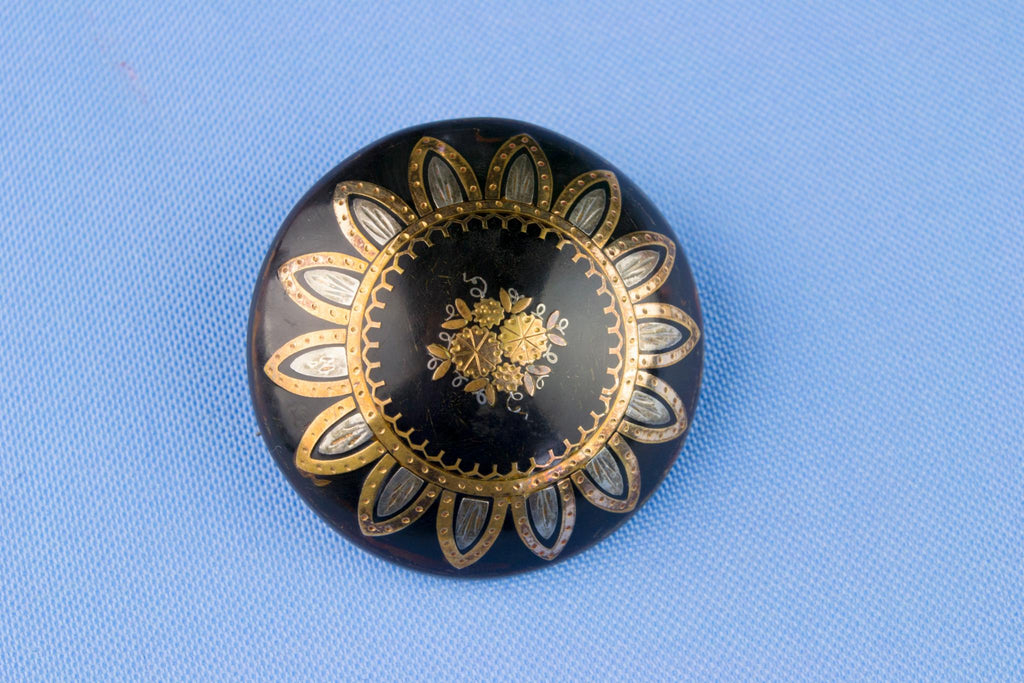 Victorian Pique Work Brooch in Gold and Silver, English 19th Century