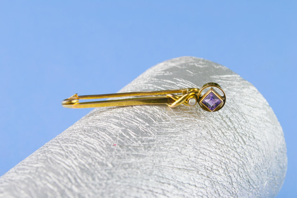 Brooch 9ct Gold Amethyst and Pearl, English Early 1900s