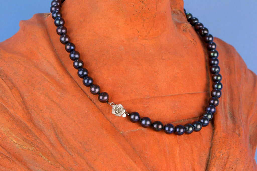 Black Fresh Water Pearls Necklace