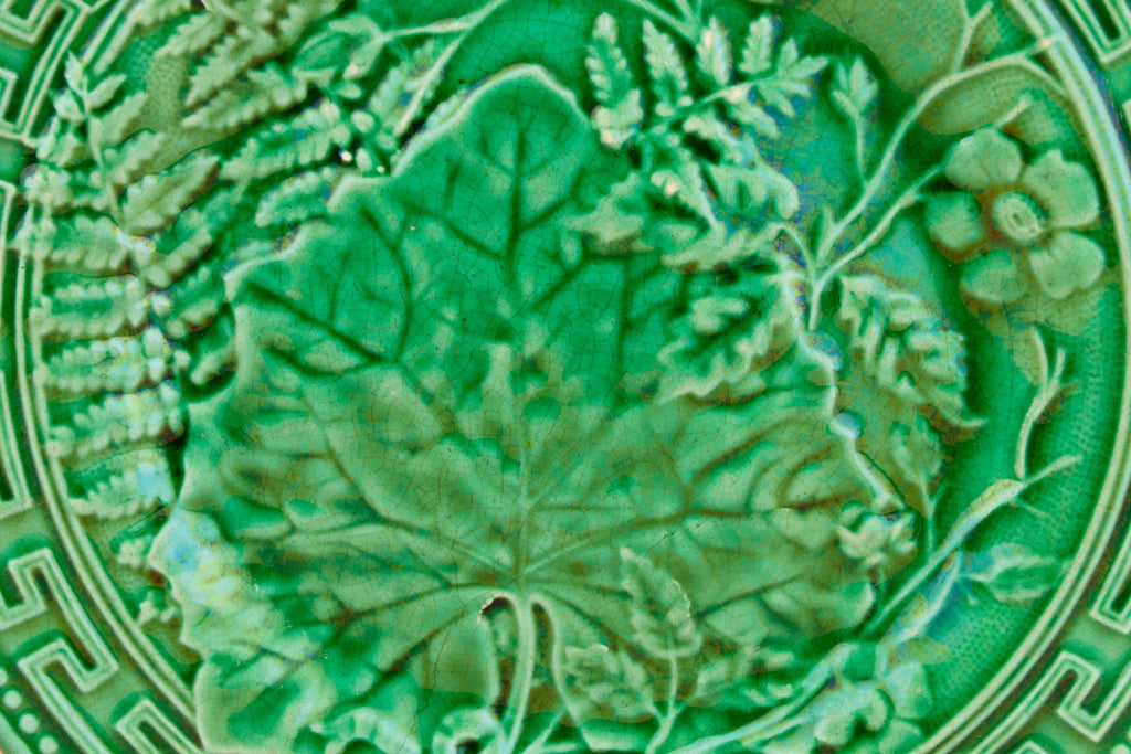 Small Plate in Green Majolica, English Late 19th Century