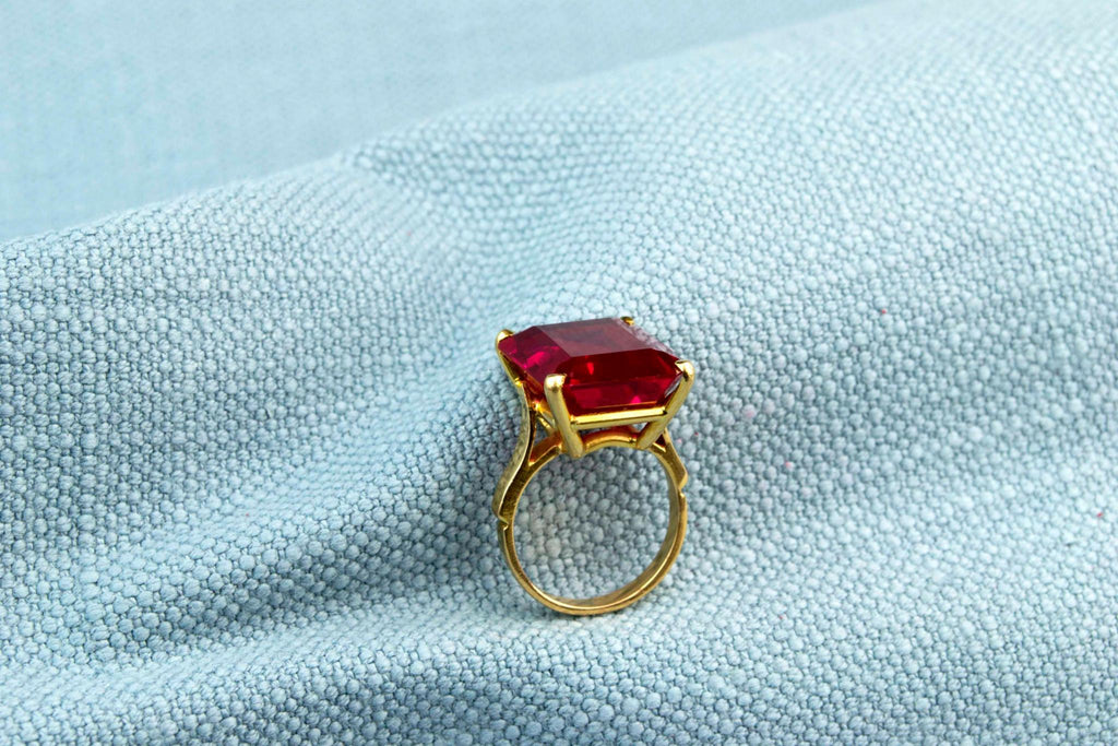 Large Ruby Ring in 18ct Gold