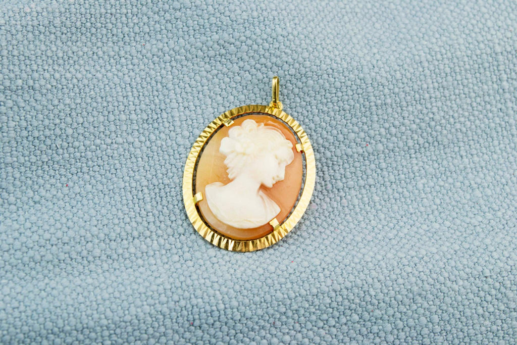 Carved Cameo Pendant in 18ct Gold, Mid 20th Century
