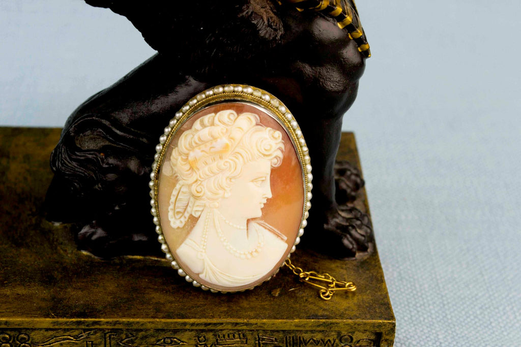 Cameo Brooch in Shell Silver and Seed Pearls 1910s