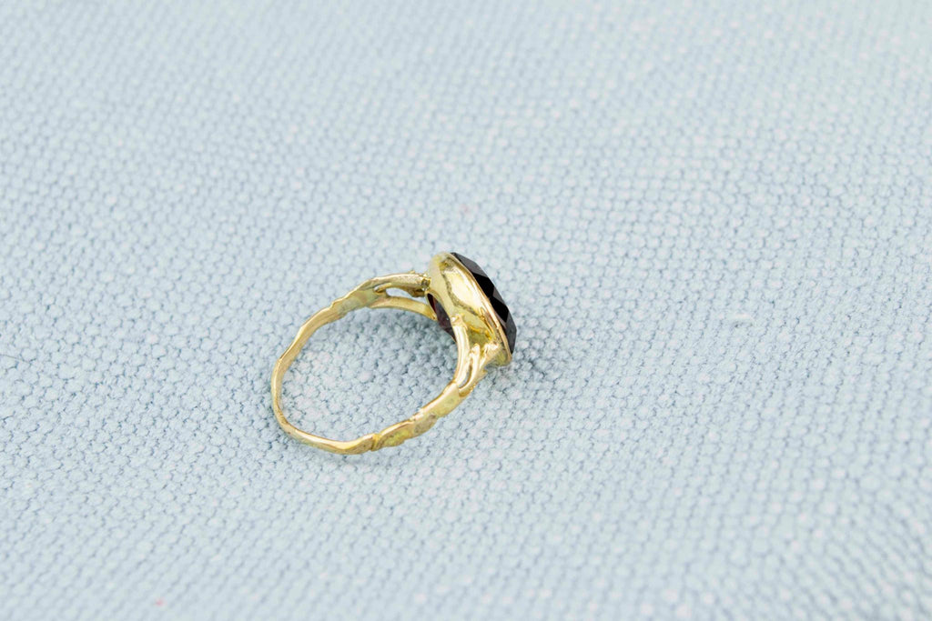 Georgian Garnet Ring in 15ct Gold, English 1760s