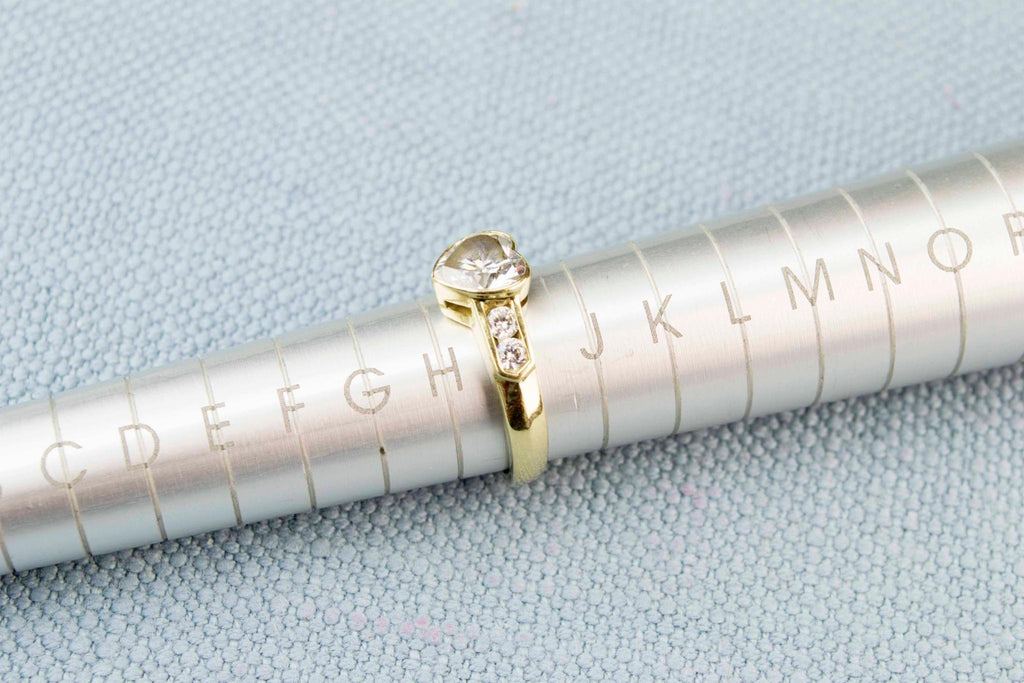 9ct Gold and CZ Heart Ring, English 1980s