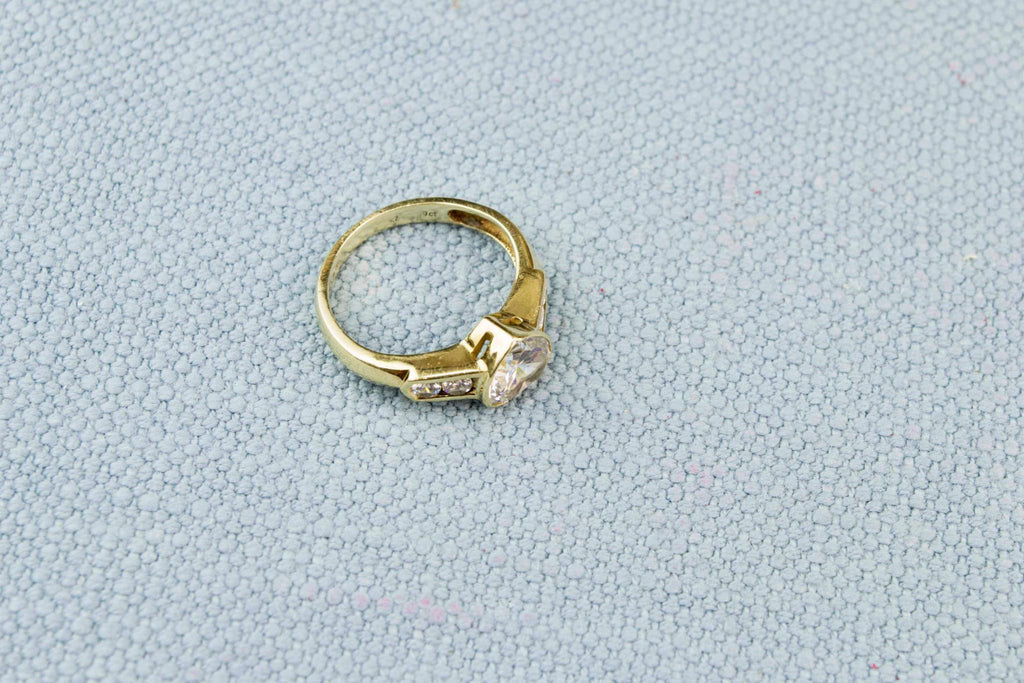 9ct Gold and CZ Heart Ring, English 1980s