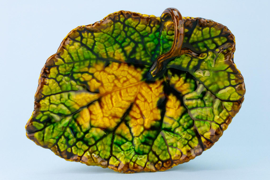 Small Serving Bowl Majolica Leaf, English Late 19th Century