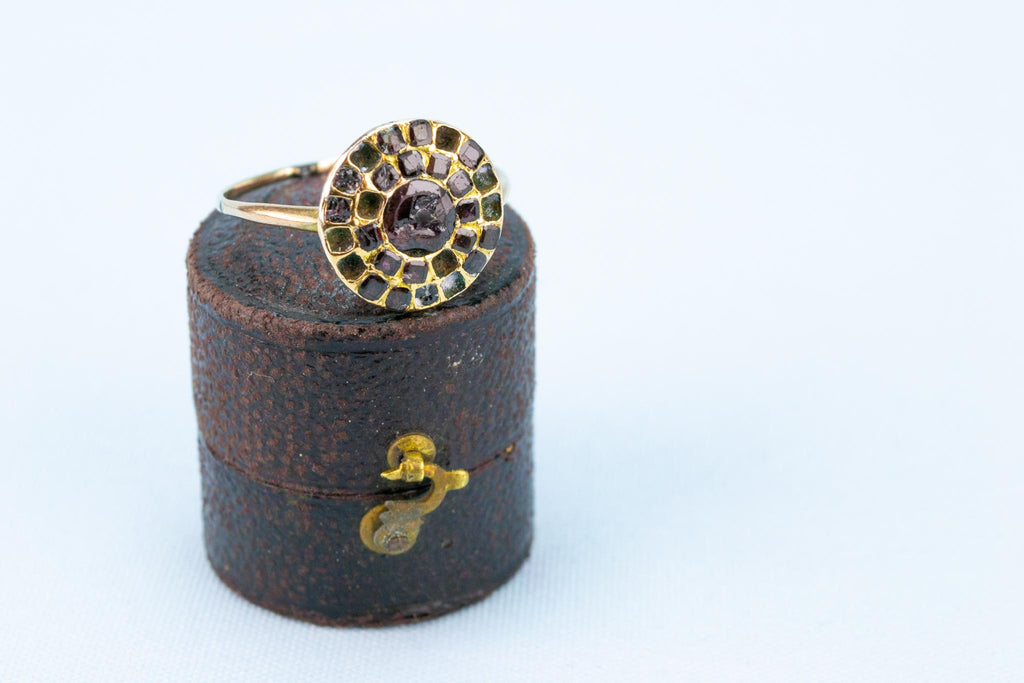 17th Century Garnet Ring in Gold