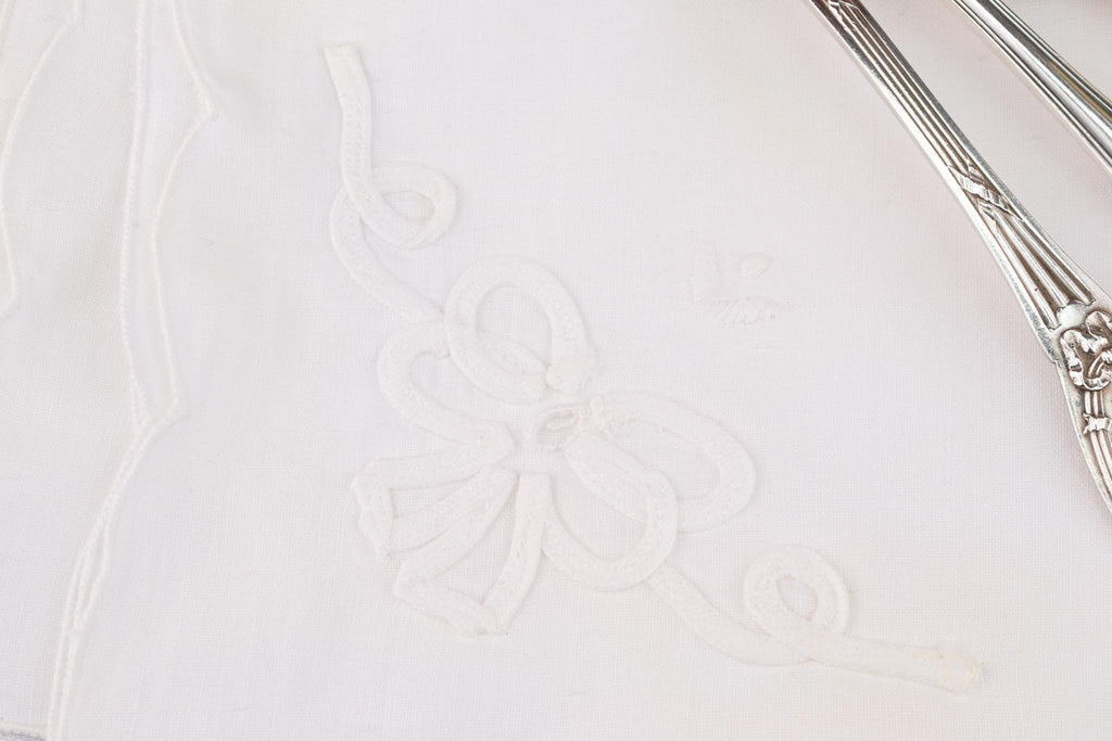 8 Embroidered Cotton Dinner Napkins