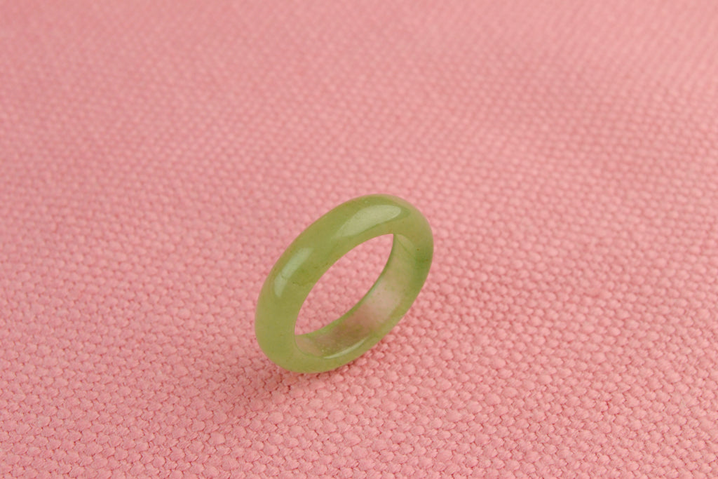 Band Ring in Pale Green Agate