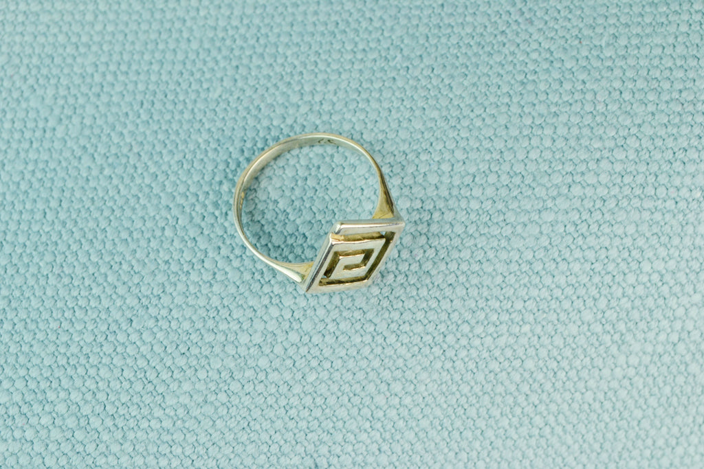 Ring in Sterling Silver Greek Key Spiral Bezel