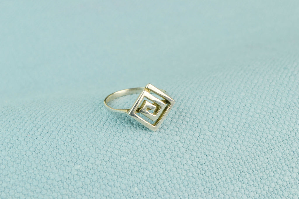 Ring in Sterling Silver Greek Key Spiral Bezel