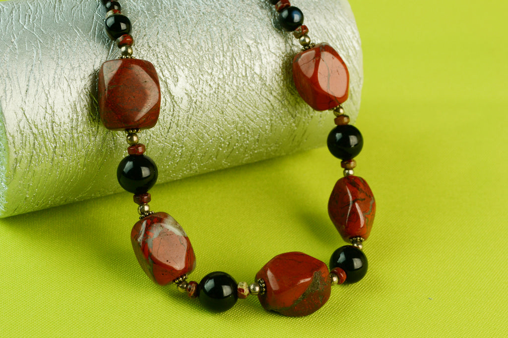 Necklace in Silver with Red Agate Beads
